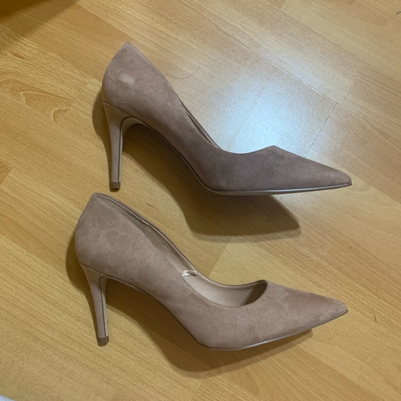 Nude Heels - Picture 2 of 10